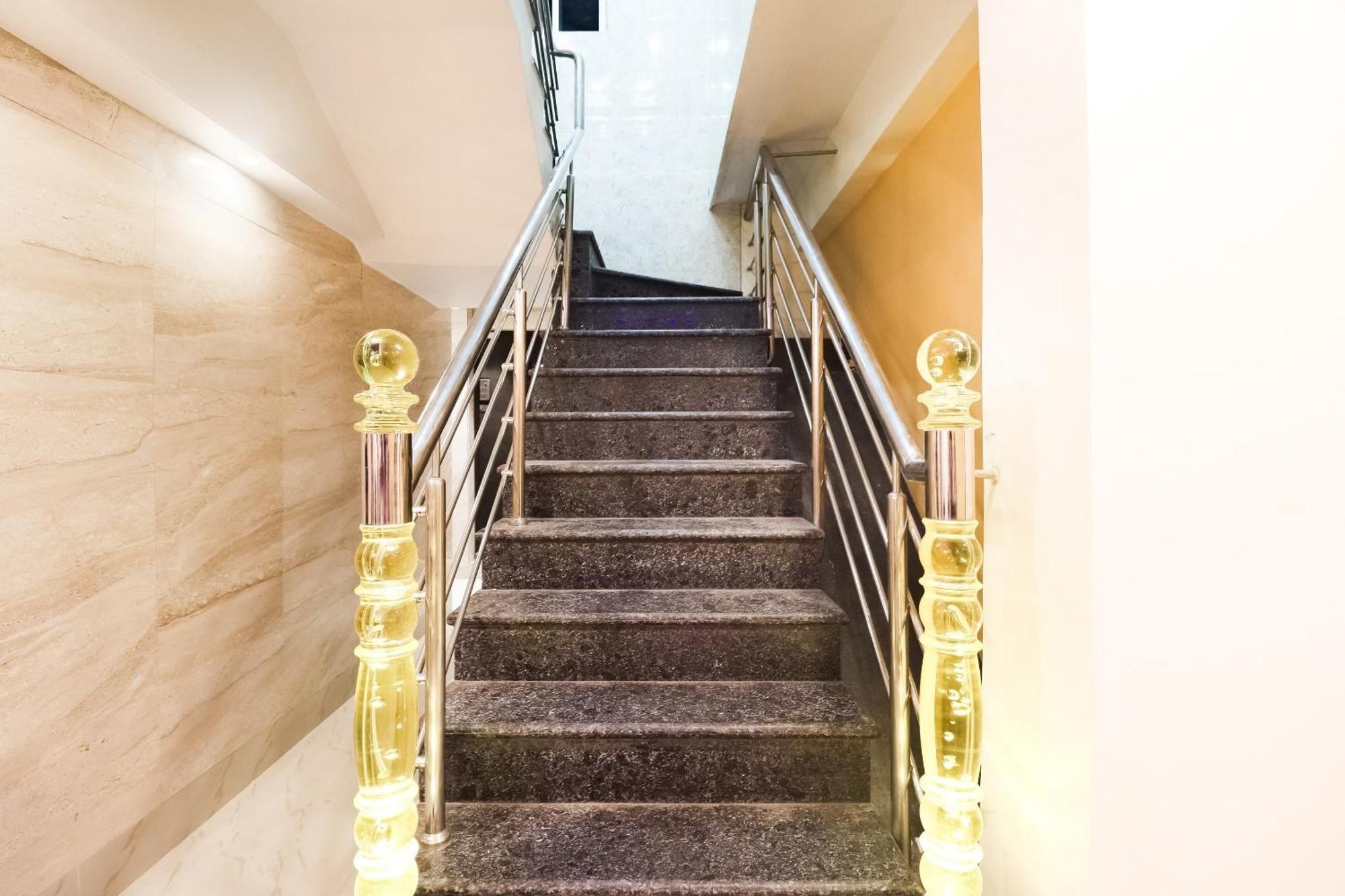 Hotel O Kuber Residency Near Birla Mandir Kolkata Eksteriør bilde